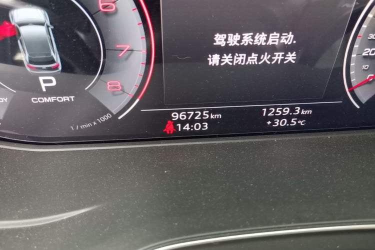 Used Audi Q5L 2023 40T Luxury Dynamic Model Odometer Close Up