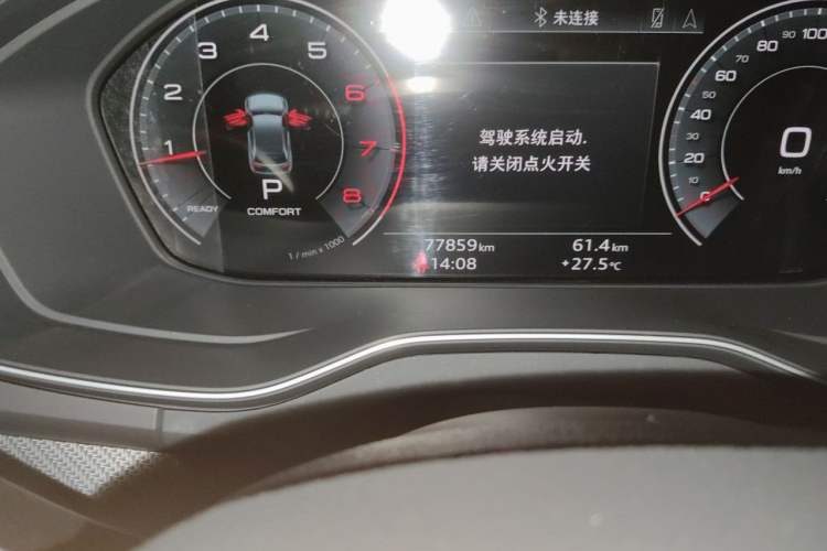 Used Audi Q5L 2023 40T Luxury Dynamic Model Odometer Close Up
