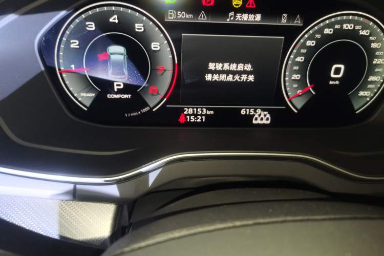 Used Audi Q5L 2023 45T Luxury Dynamic Model Odometer Close Up
