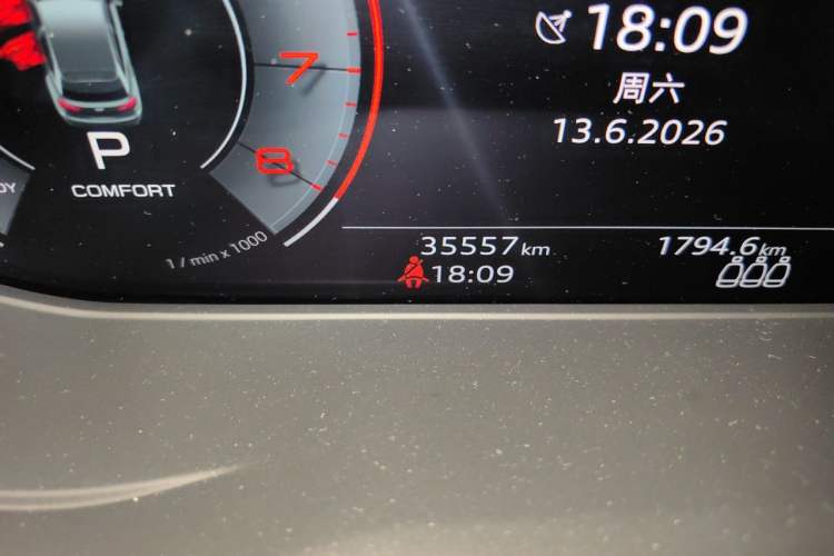 Used Audi Q5L 2023 40T Luxury Dynamic Model Odometer Close Up