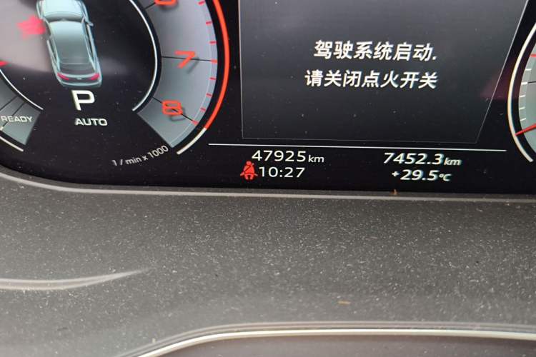 Used Audi Q5L 2023 40T Luxury Dynamic Model Odometer Close Up