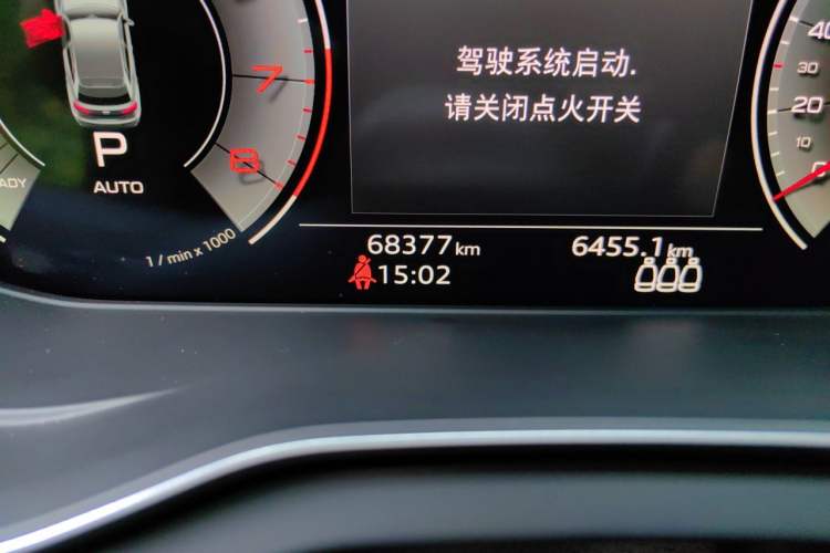 Used Audi Q5L 2023 45T Luxury Dynamic Model Odometer Close Up
