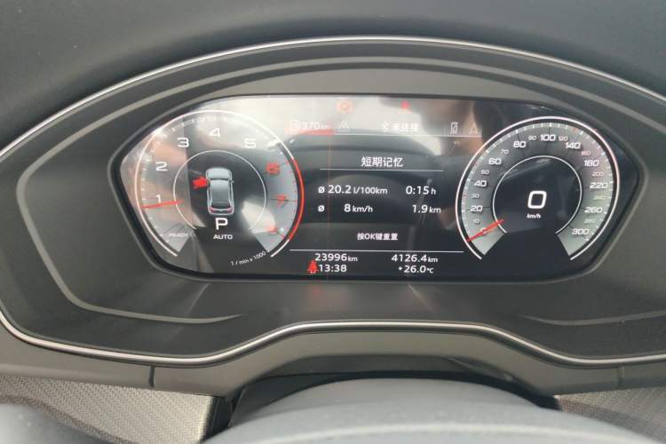 Used Audi Q5L 2023 40T Luxury Dynamic Model Odometer Close Up