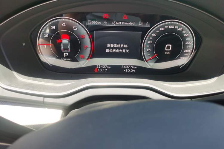 Used Audi Q5L 2023 40T Luxury Dynamic Model Odometer Close Up