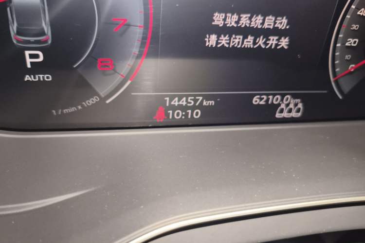 Used Audi Q5L 2023 40T Luxury Dynamic Model Odometer Close Up