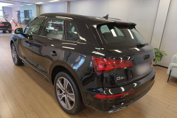 Used Audi Q5L 2023 40T Luxury Dynamic Model Rear Left 45 Deg