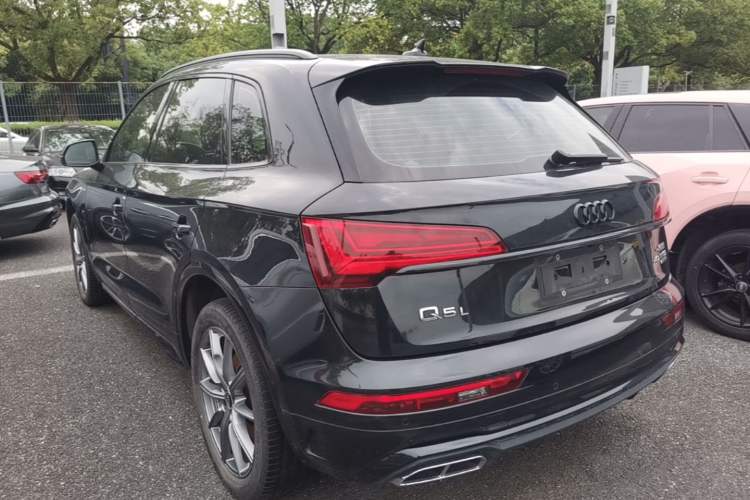 Used Audi Q5L 2023 40T Luxury Dynamic Model Rear Left 45 Deg