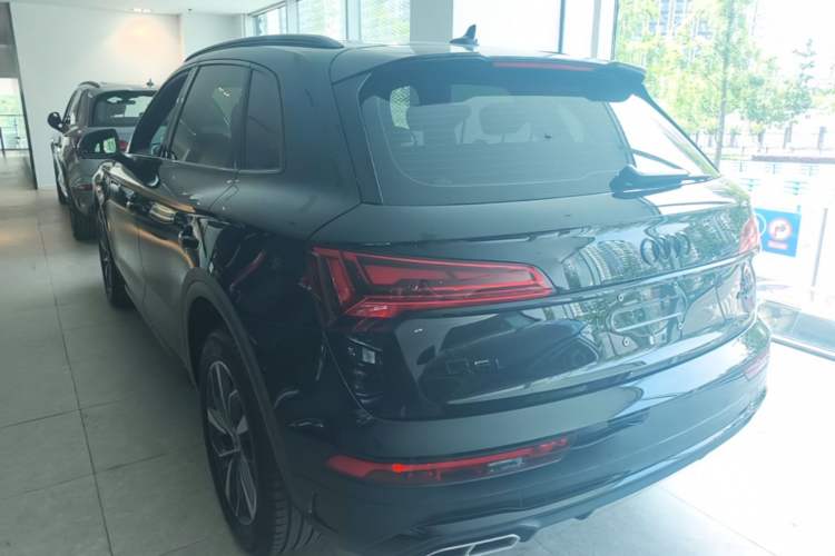 Used Audi Q5L 2023 40T Luxury Dynamic Model Rear Left 45 Deg