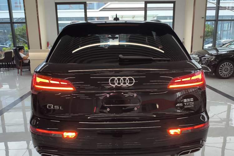 Used Audi Q5L 2023 40T Luxury Dynamic Model Rear