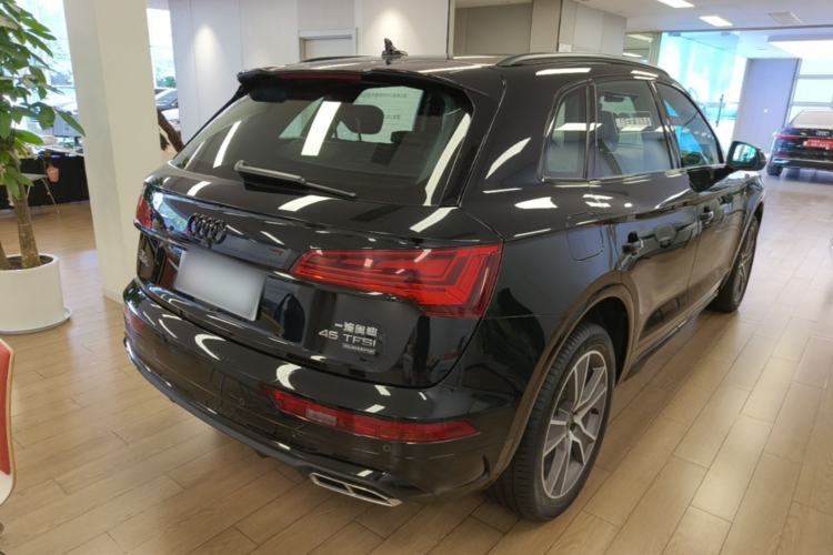 Used Audi Q5L 2023 40T Luxury Dynamic Model Rear Right 45 Deg