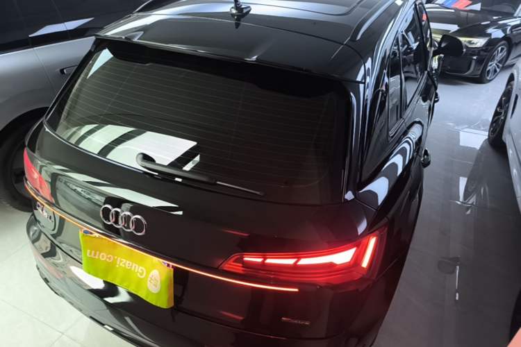 Used Audi Q5L 2023 45T Luxury Dynamic Model Rear Right 45 Deg