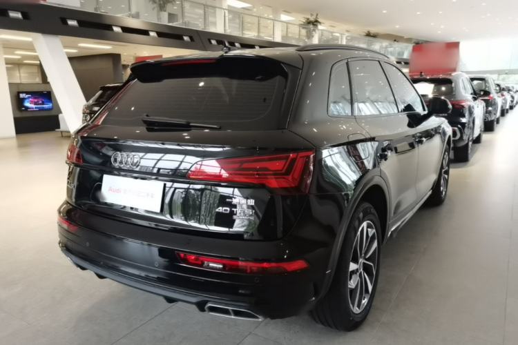 Used Audi Q5L 2023 40T Luxury Dynamic Model Rear Right 45 Deg