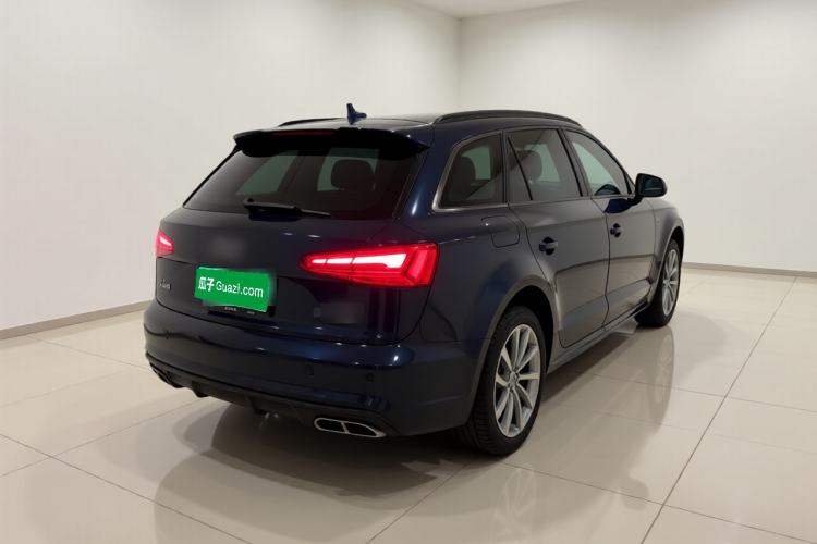 Used Audi Q5L 2023 40T Luxury Dynamic Model Rear Right 45 Deg