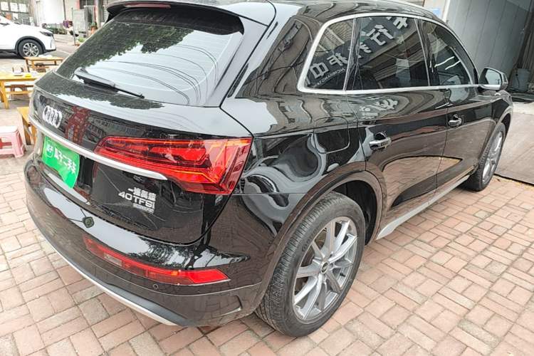 Used Audi Q5L 2023 40T Luxury Elegant Model Rear Right 45 Deg