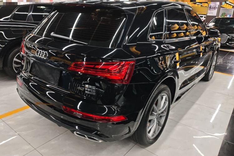 Used Audi Q5L 2023 40T Luxury Dynamic Model Rear Right 45 Deg