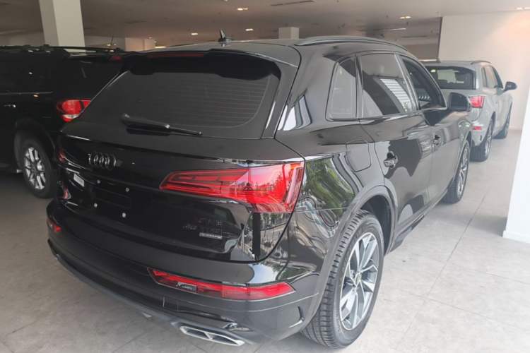 Used Audi Q5L 2023 40T Luxury Dynamic Model Rear Right 45 Deg