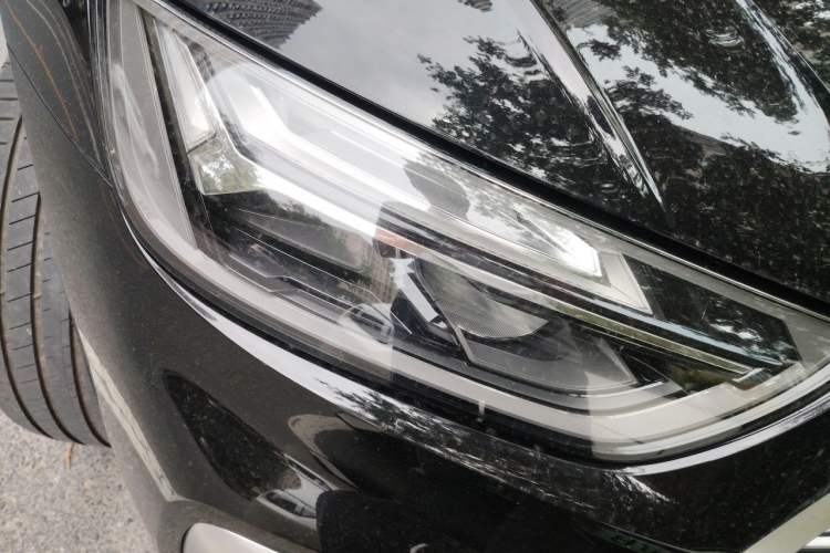 Used Audi Q5L 2023 40T Fashionable and Dynamic Edition Right Front Headlight