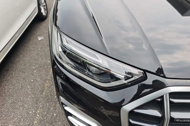 Used Audi Q5L 2023 40T Fashionable and Elegant Version Right Front Headlight