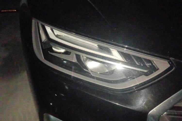 Used Audi Q5L 2023 40T Fashionable and Dynamic Edition Right Front Headlight