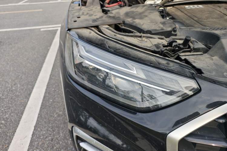 Used Audi Q5L 2023 40T Luxury Elegant Model Right Front Headlight