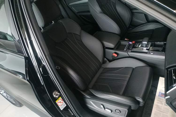Used Audi Q5L 2023 40T Luxury Dynamic Model Right Front Seat