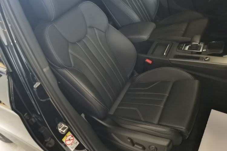 Used Audi Q5L 2023 40T Luxury Dynamic Model Right Front Seat