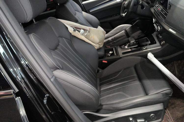 Used Audi Q5L 2023 40T Luxury Dynamic Model Right Front Seat