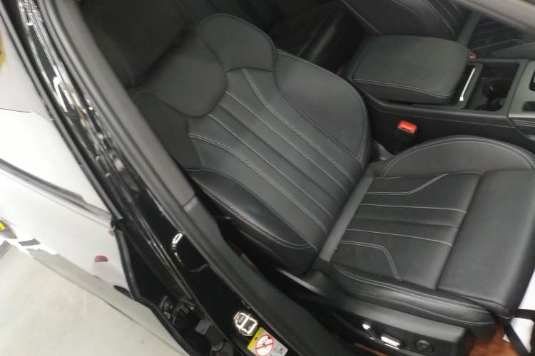 Used Audi Q5L 2023 40T Luxury Dynamic Model Right Front Seat