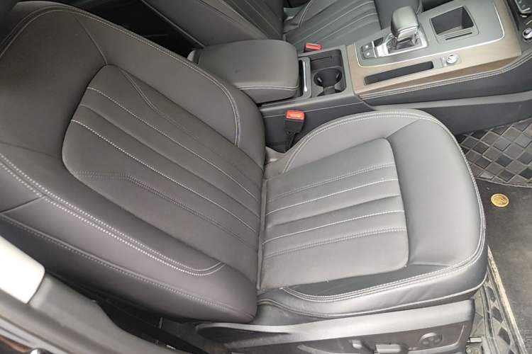Used Audi Q5L 2023 40T Luxury Elegant Model Right Front Seat