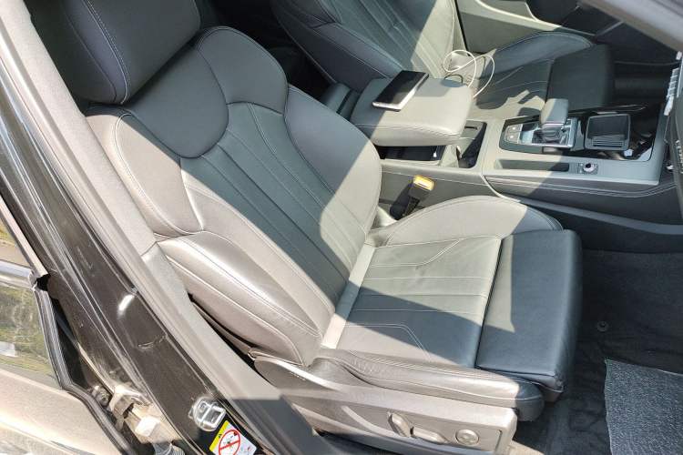 Used Audi Q5L 2023 40T Luxury Dynamic Model Right Front Seat