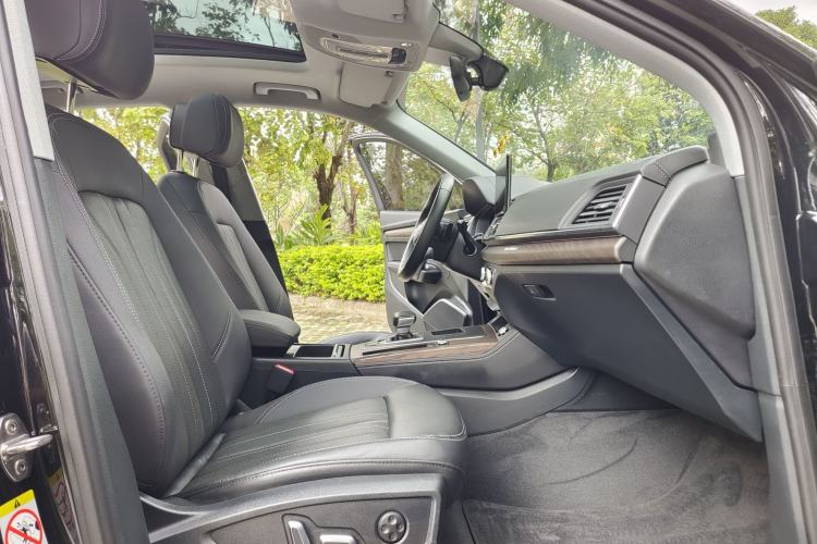 Used Audi Q5L 2023 40T Luxury Elegant Model Right Front Seat