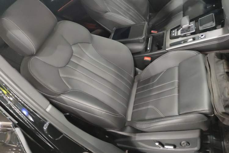 Used Audi Q5L 2023 40T Luxury Dynamic Model Right Front Seat