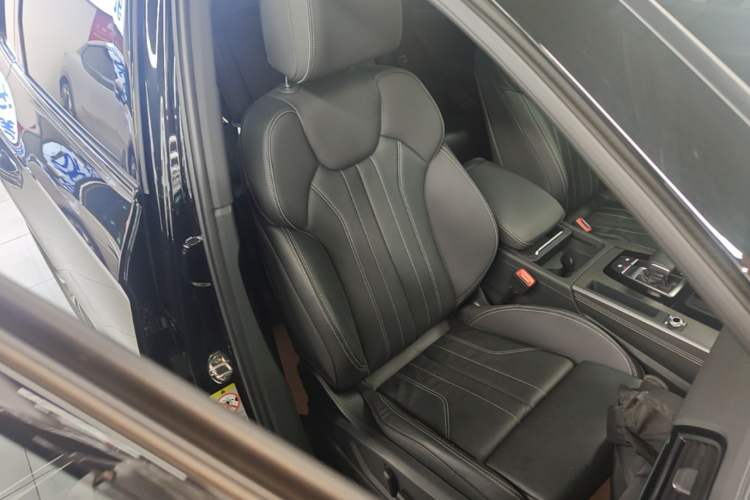 Used Audi Q5L 2023 40T Luxury Dynamic Model Right Front Seat