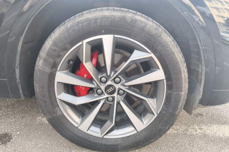 Used Audi Q5L 2023 40T Luxury Dynamic Model Right Front Wheel Hub