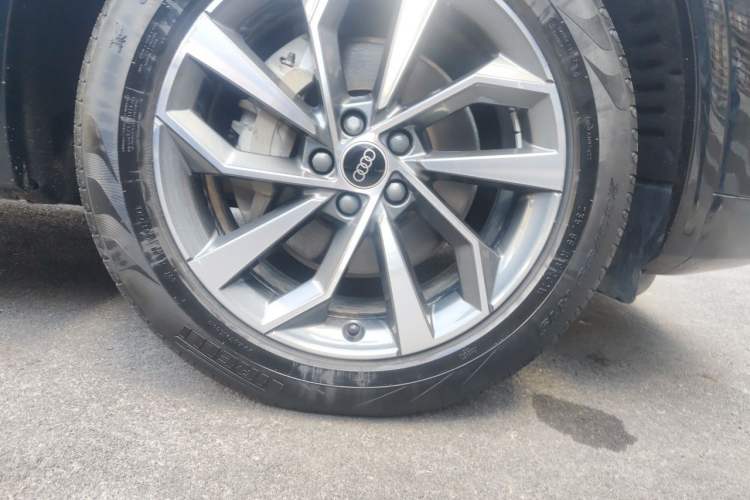 Used Audi Q5L 2023 40T Luxury Dynamic Model Right Front Wheel Hub