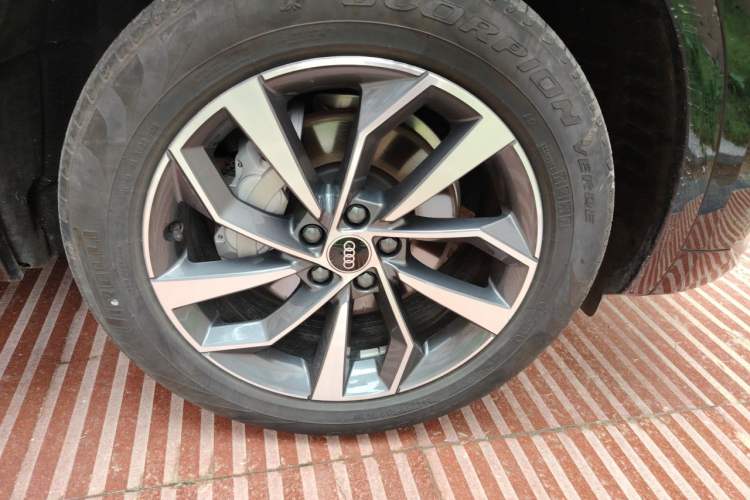 Used Audi Q5L 2023 40T Luxury Dynamic Model Right Front Wheel Hub