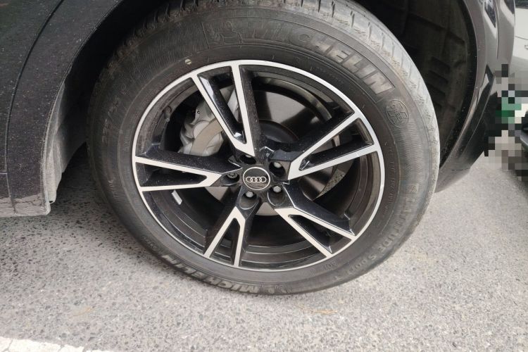 Used Audi Q5L 2023 40T Fashionable and Dynamic Edition Right Front Wheel Hub