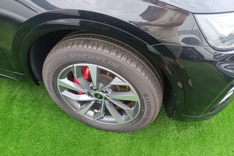 Used Audi Q5L 2023 40T Luxury Dynamic Model Right Front Wheel Hub