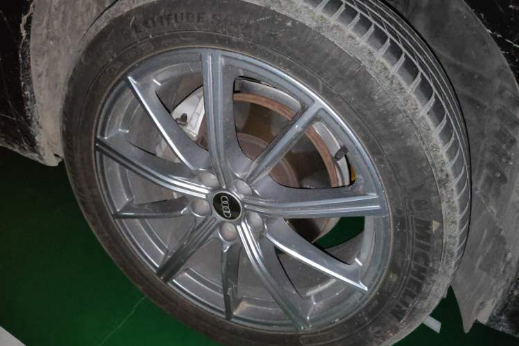 Used Audi Q5L 2023 40T Fashionable and Dynamic Edition Right Front Wheel Hub