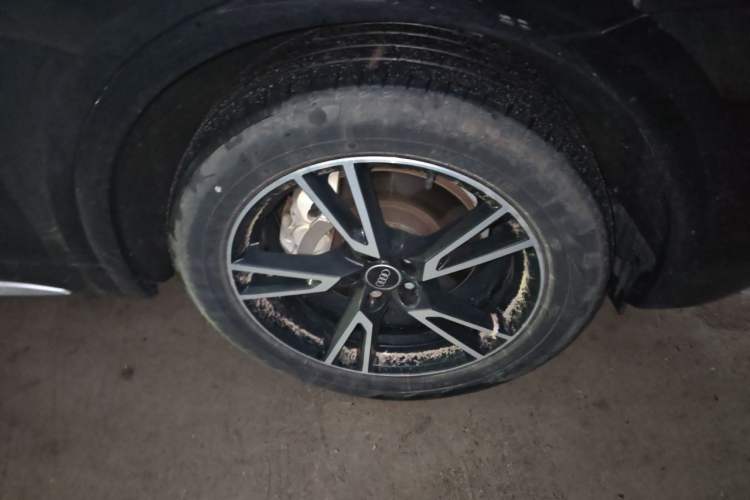 Used Audi Q5L 2023 40T Fashionable and Dynamic Edition Right Front Wheel Hub