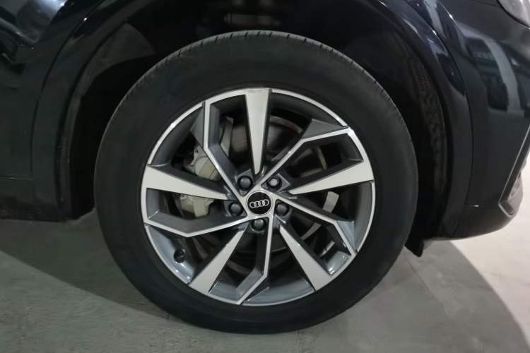 Used Audi Q5L 2023 40T Luxury Dynamic Model Right Front Wheel Hub
