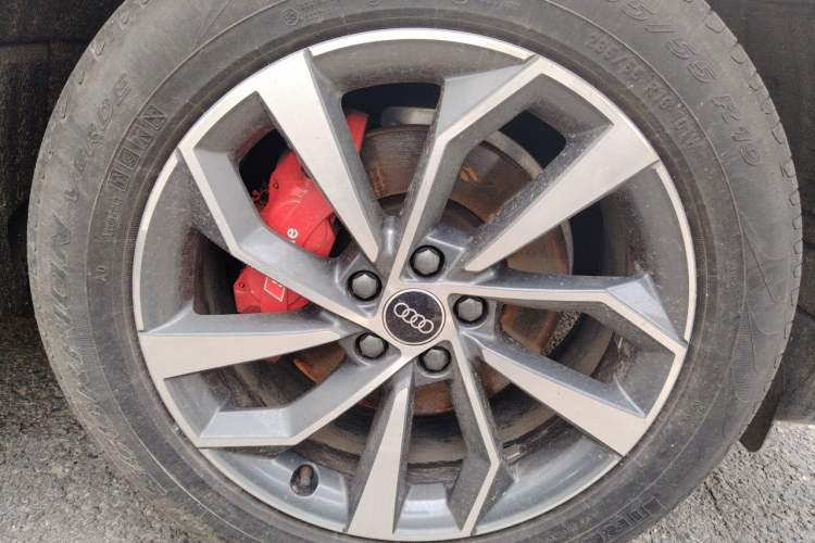 Used Audi Q5L 2023 40T Luxury Dynamic Model Right Front Wheel Hub