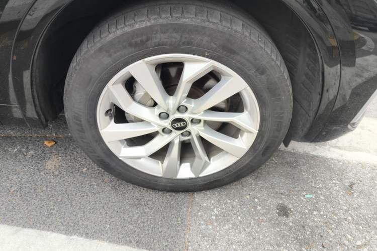 Used Audi Q5L 2023 40T Fashionable and Dynamic Edition Right Front Wheel Hub