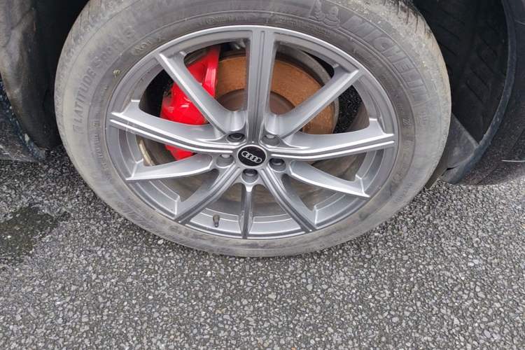 Used Audi Q5L 2023 40T Snow Sports Edition Right Front Wheel Hub
