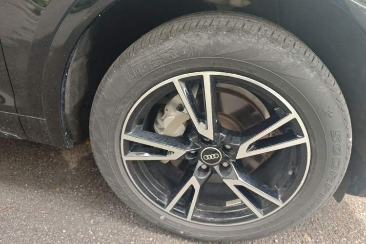 Used Audi Q5L 2023 40T Fashionable and Dynamic Edition Right Front Wheel Hub