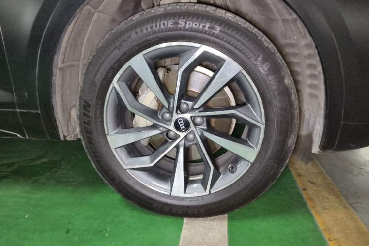 Used Audi Q5L 2023 40T Luxury Dynamic Model Right Front Wheel Hub