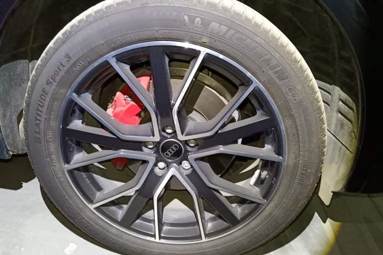 Used Audi Q5L 2023 45T Luxury Dynamic Model Right Front Wheel Hub