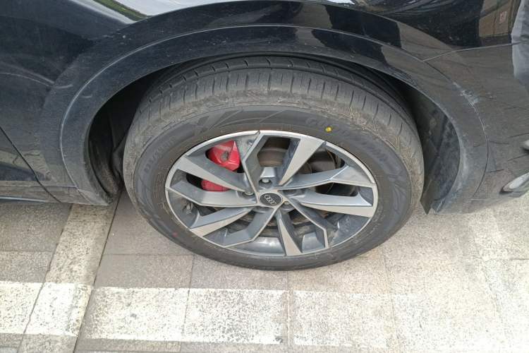 Used Audi Q5L 2023 40T Luxury Dynamic Model Right Front Wheel Hub