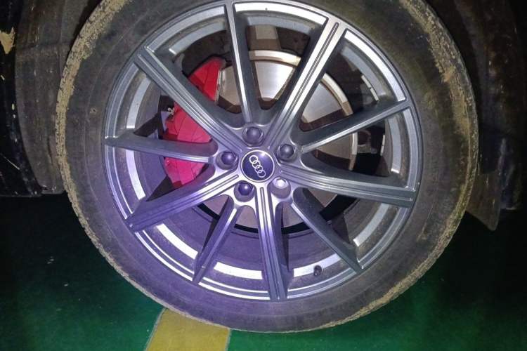 Used Audi Q5L 2023 40T Fashionable and Dynamic Edition Right Front Wheel Hub