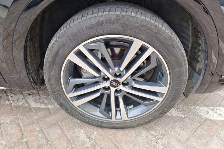 Used Audi Q5L 2023 40T Fashionable and Dynamic Edition Right Front Wheel Hub